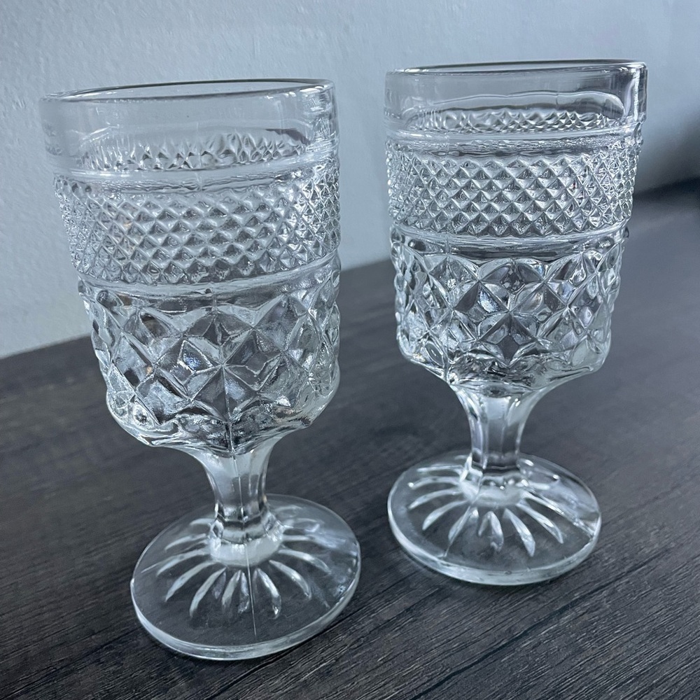 Vintage Elegant Clear Glass Goblet Set - Picture 16 of 16